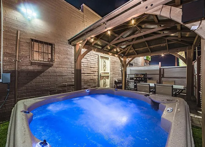 Style 2br 2ba W Jacuzzi Near Airport