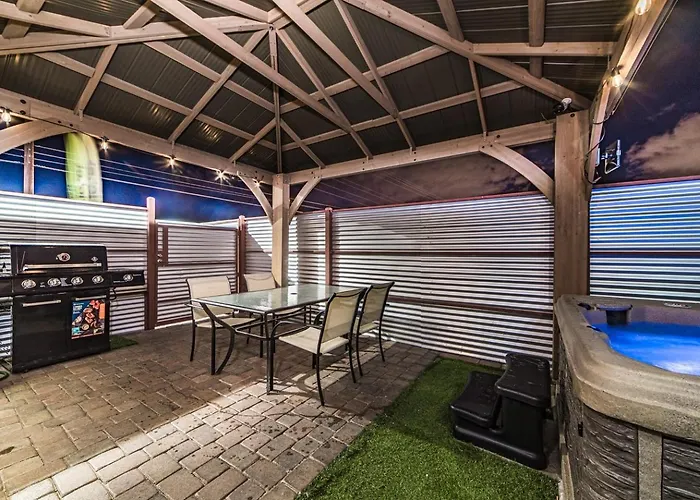 Holiday home Style 2br 2ba W Jacuzzi Near Airport Tucson