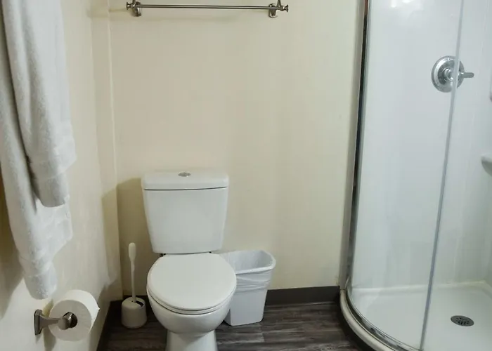 Style 2br 2ba W Jacuzzi Near Airport