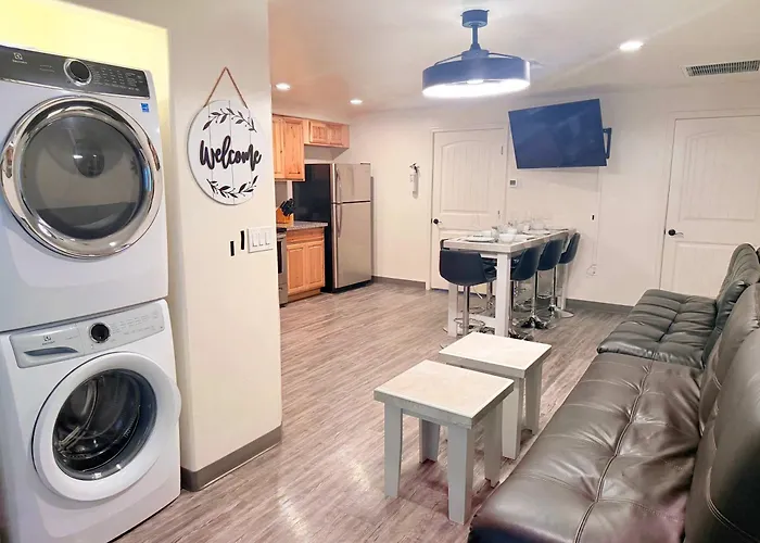 Style 2br 2ba W Jacuzzi Near Airport Tucson