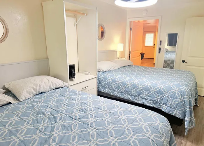 Style 2br 2ba W Jacuzzi Near Airport Holiday home