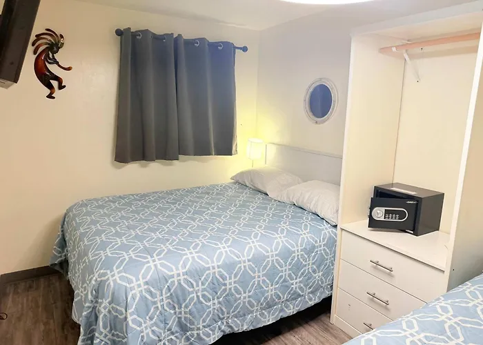 Style 2br 2ba W Jacuzzi Near Airport *
