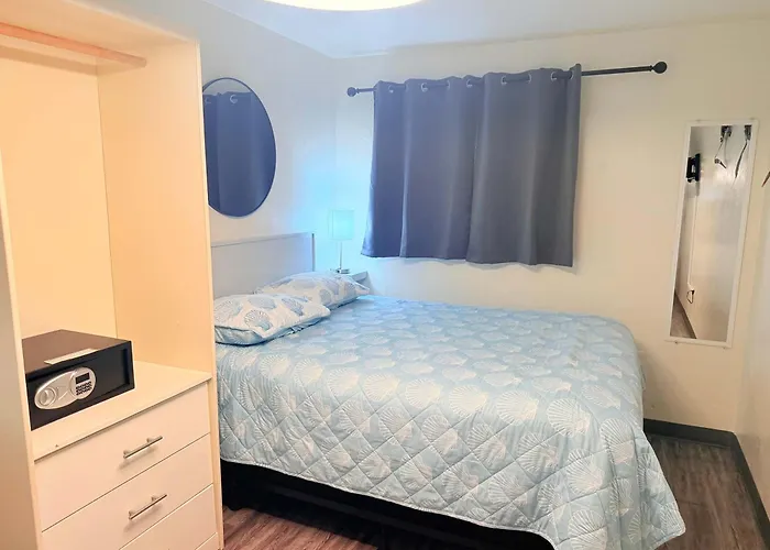 Style 2br 2ba W Jacuzzi Near Airport Holiday home *