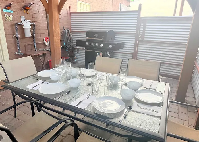Style 2br 2ba W Jacuzzi Near Airport Holiday home *